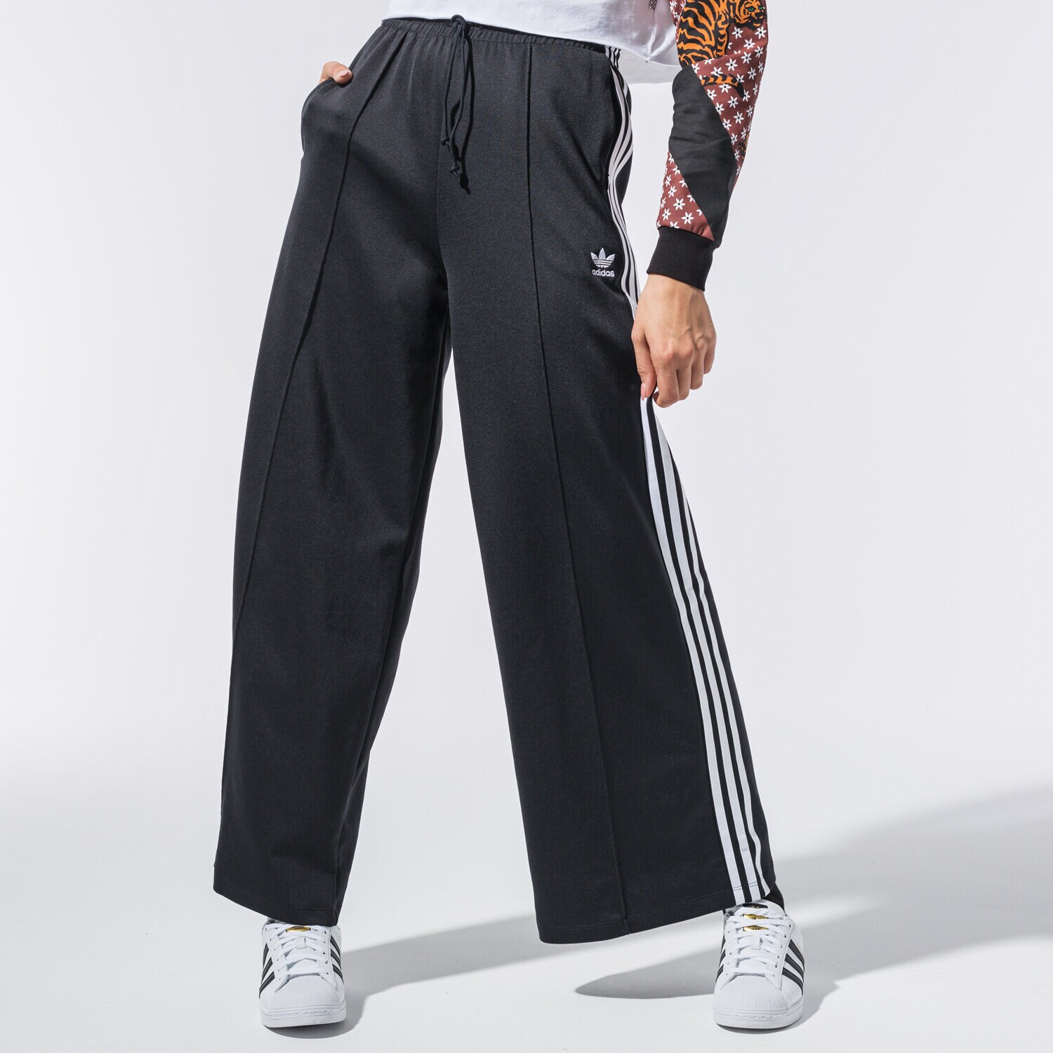 dámské kalhoty ADIDAS KALHOTY  RELAXED PANT PB GD2273 ČERNÁ