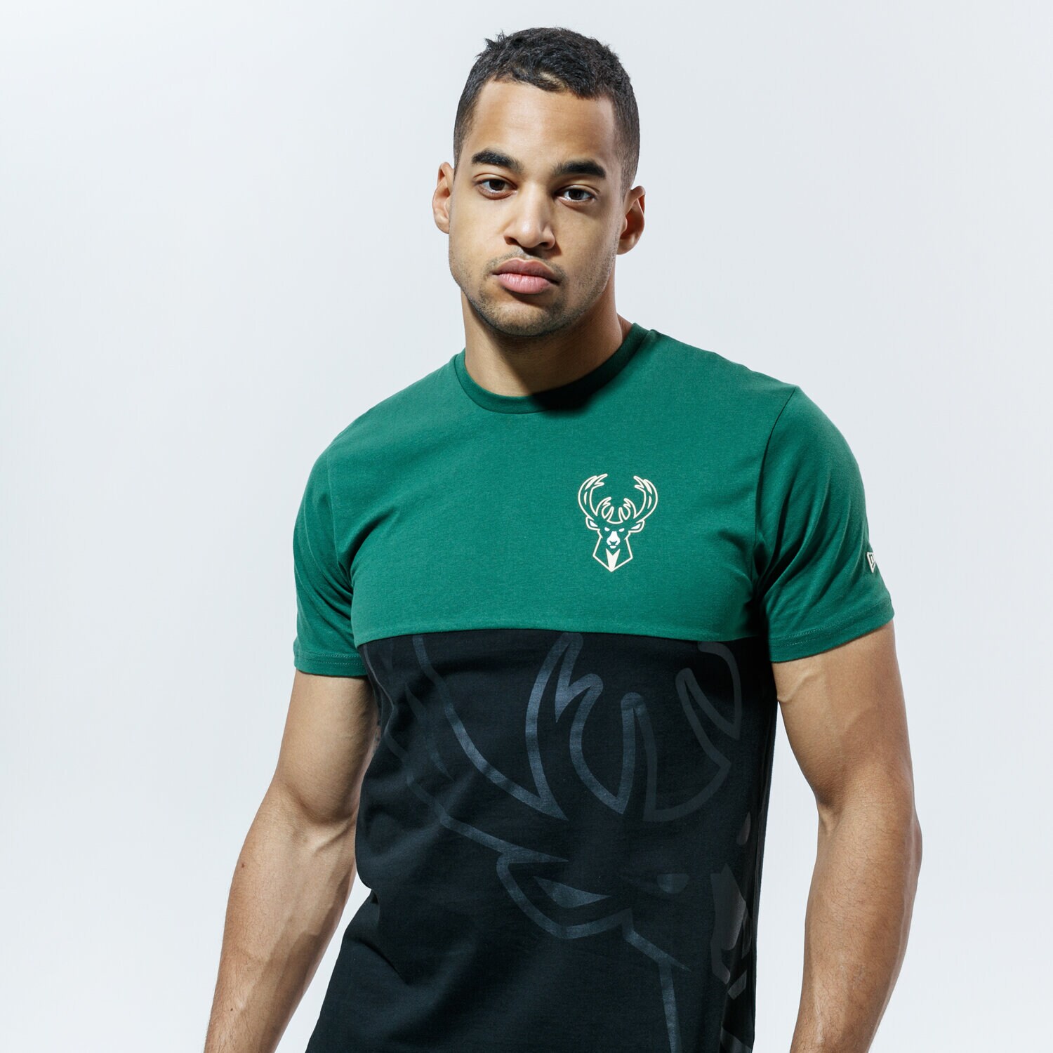 pánské tričko NEW ERA TRIČKO NBA LARGE OTL SS TEE MILBUC PNGBLK 12487533 ČERNÁ