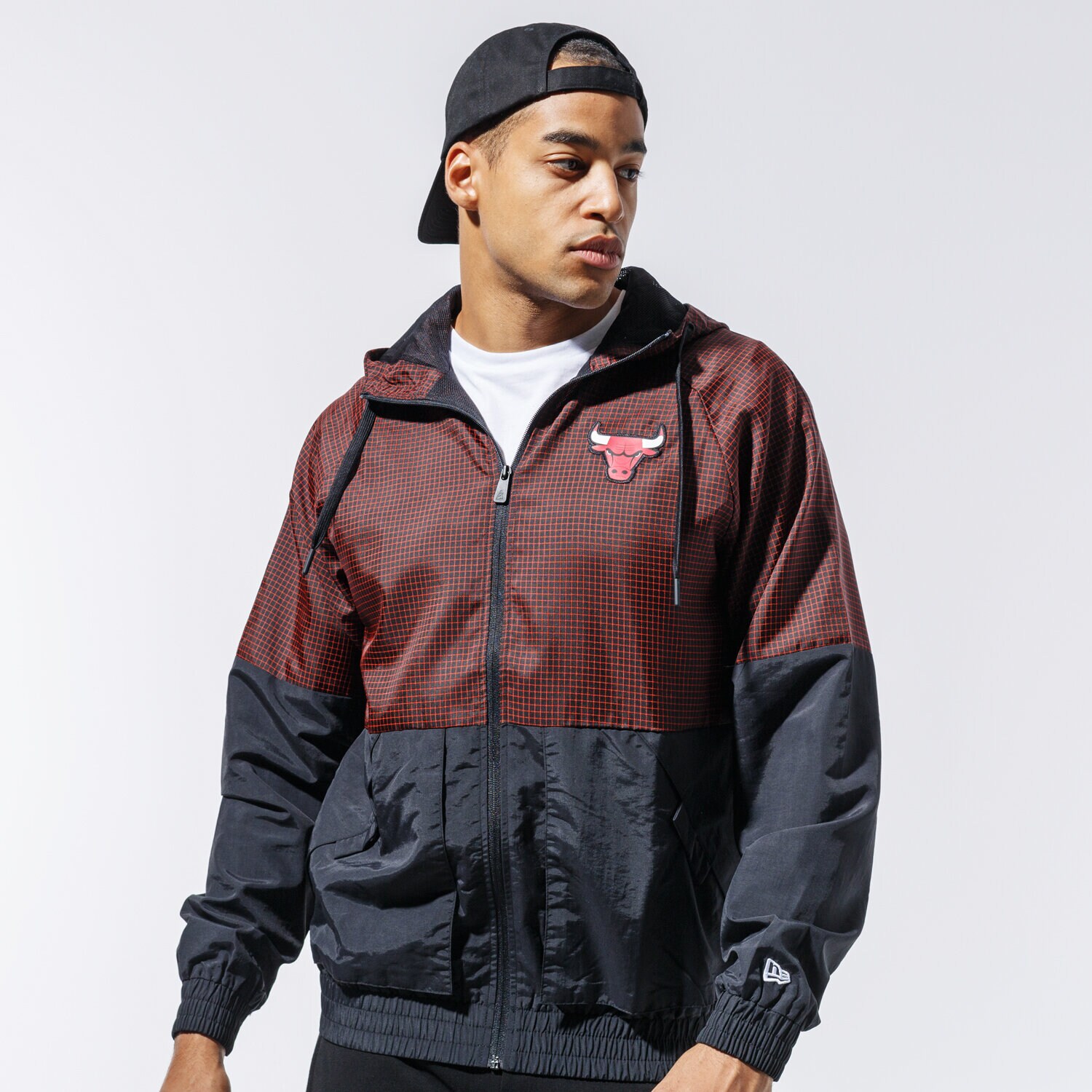Přechodná bunda pánská (podzimní, jarní) NEW ERA BUNDA NBA CHECK RIPSTOP WINDBREAKER CHIBUL FDR 12485682 ČERNÁ