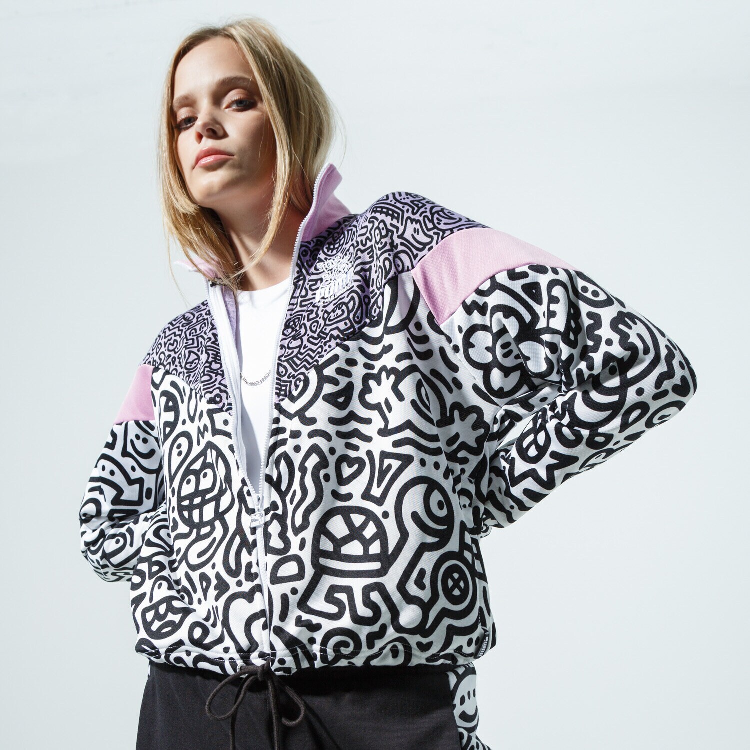 dámská zimní bunda PUMA BUNDA PUMA X MR DOODLE MCS TRACK JACKET 59865188 VÍCEBAREVNÁ