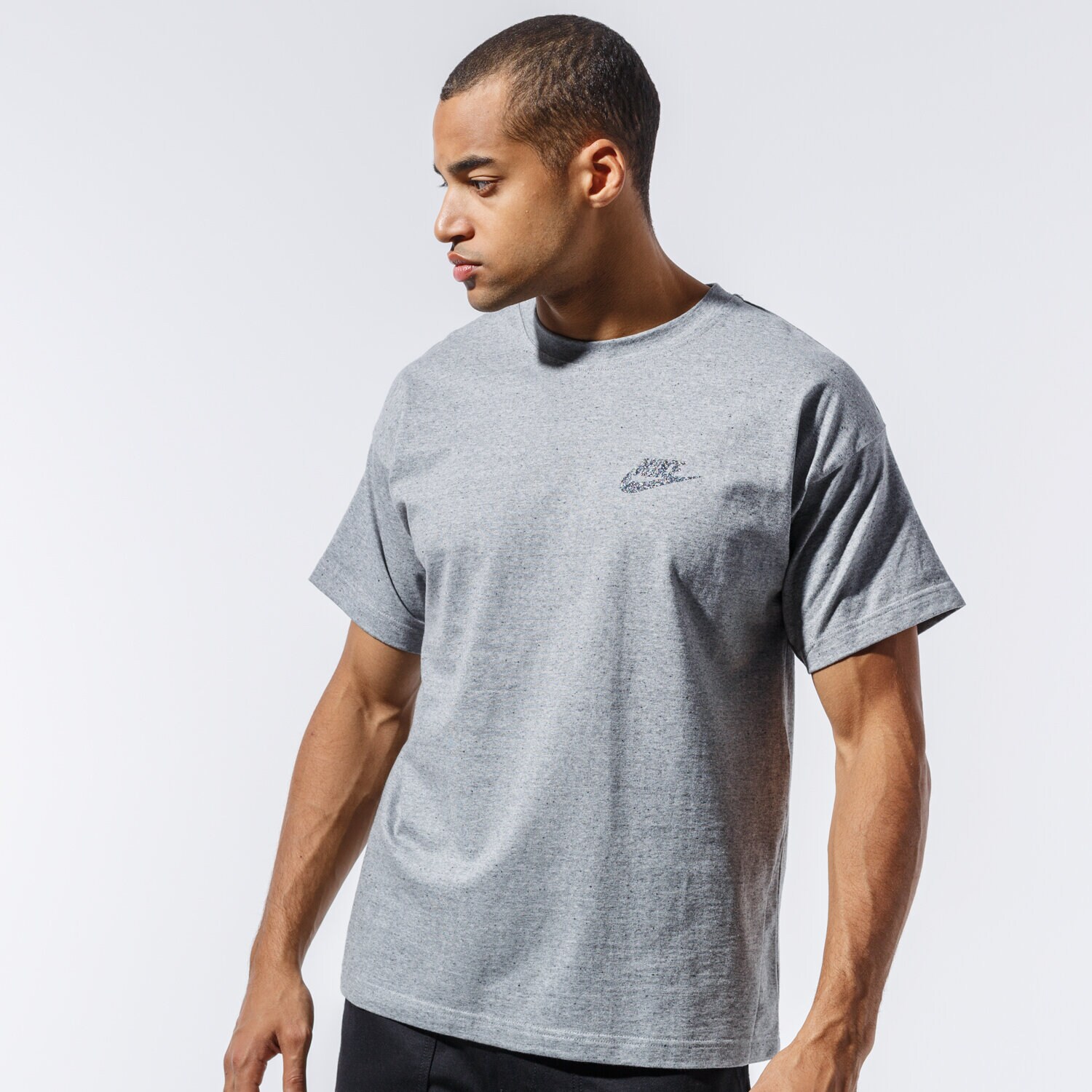 pánské tričko NIKE TRIČKO SPORTSWEAR ESSENTIALS CU4509-902 ŠEDÁ