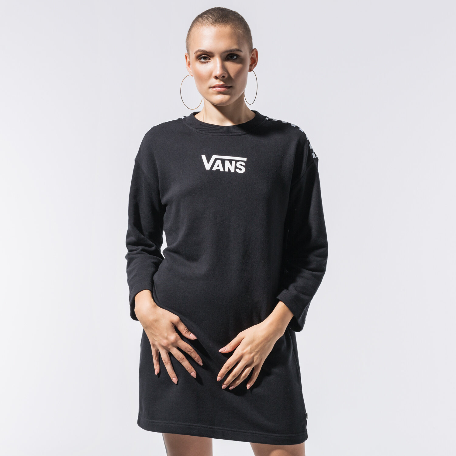 dámské šaty VANS ŠATY CHROMO II DRESS VN0A47YGBLK1 ČERNÁ