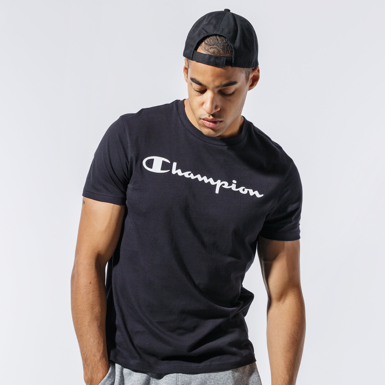 pánské tričko CHAMPION TRIČKO CREWNECK TRIČKO 214747KK001 ČERNÁ