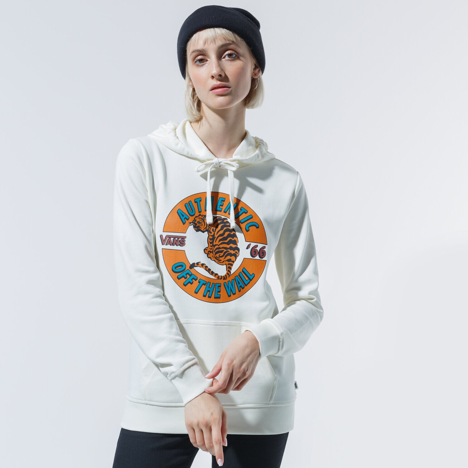 dámská mikina VANS MIKINA S KAPUCÍ CHARRA HOODIE VN0A53OTFS81 BÍLÁ