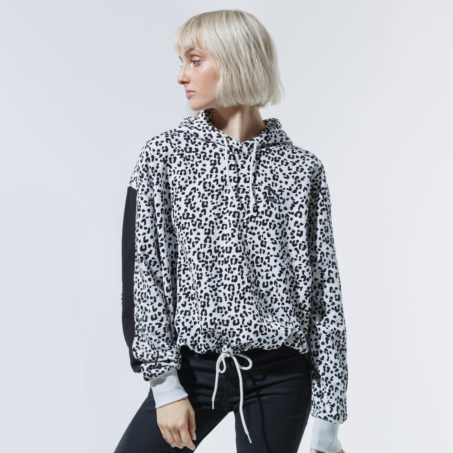 dámská mikina PUMA MIKINA S KAPUCÍ CLASSICS CROPPED HOODY AOP 59874999 ČERNÁ