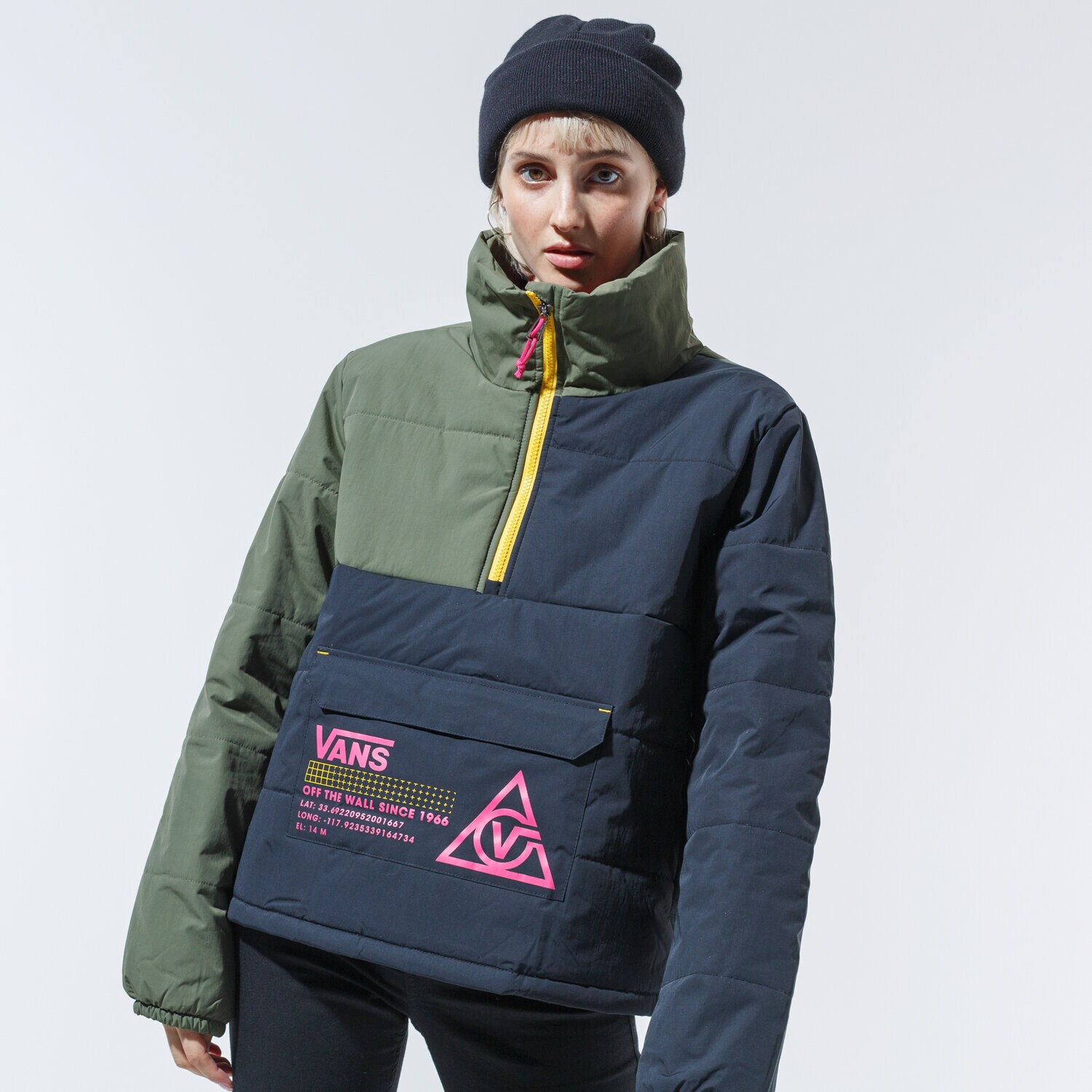 dámská zimní bunda VANS BUNDA ZIMNÍ 66 SUPPLY PO PUFFER MTE VN0A4SD8KCZ1 ČERNÁ