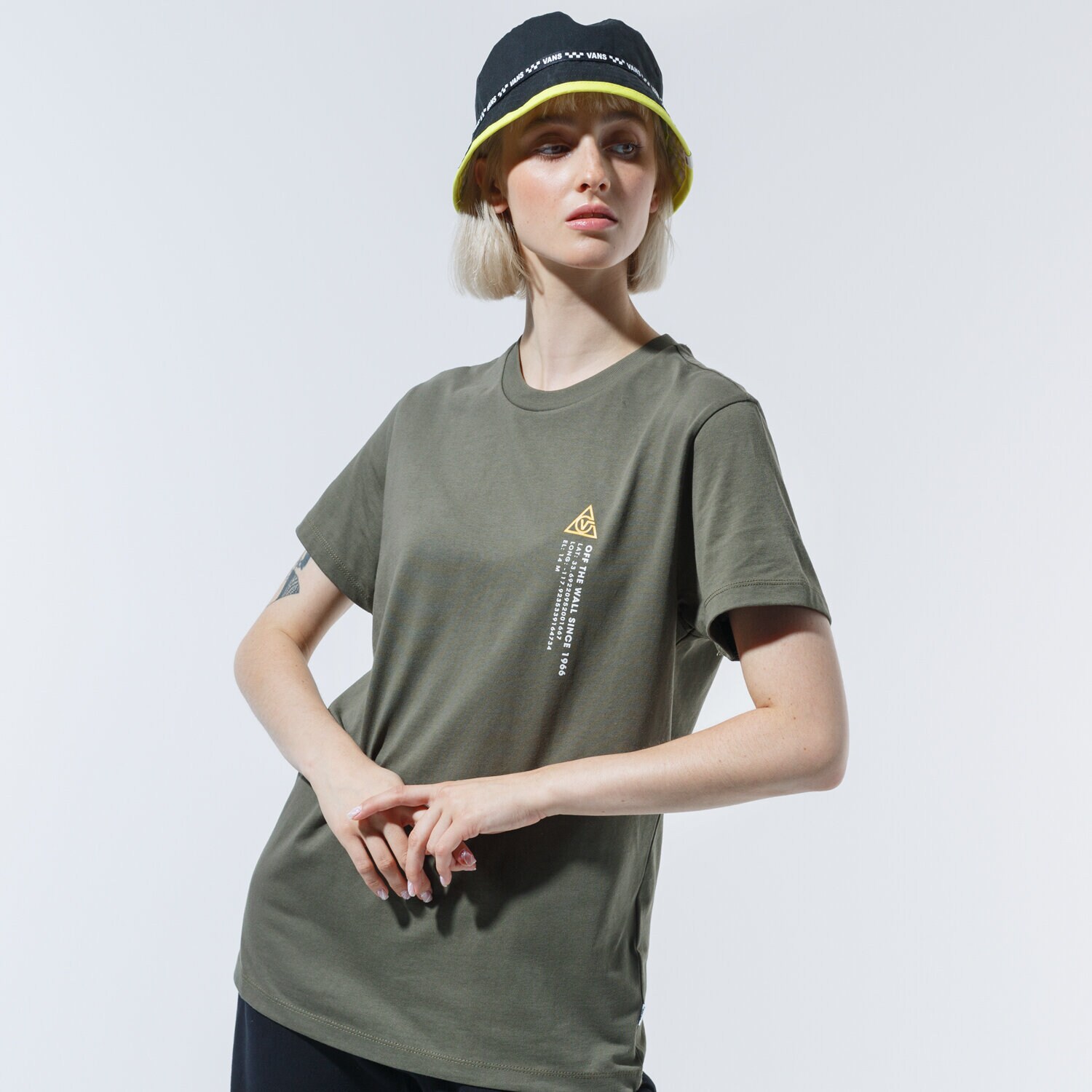 dámské tričko VANS TRIČKO 66 SUPPLY BF CREW VN0A4SCXKCZ1 ČERNÁ