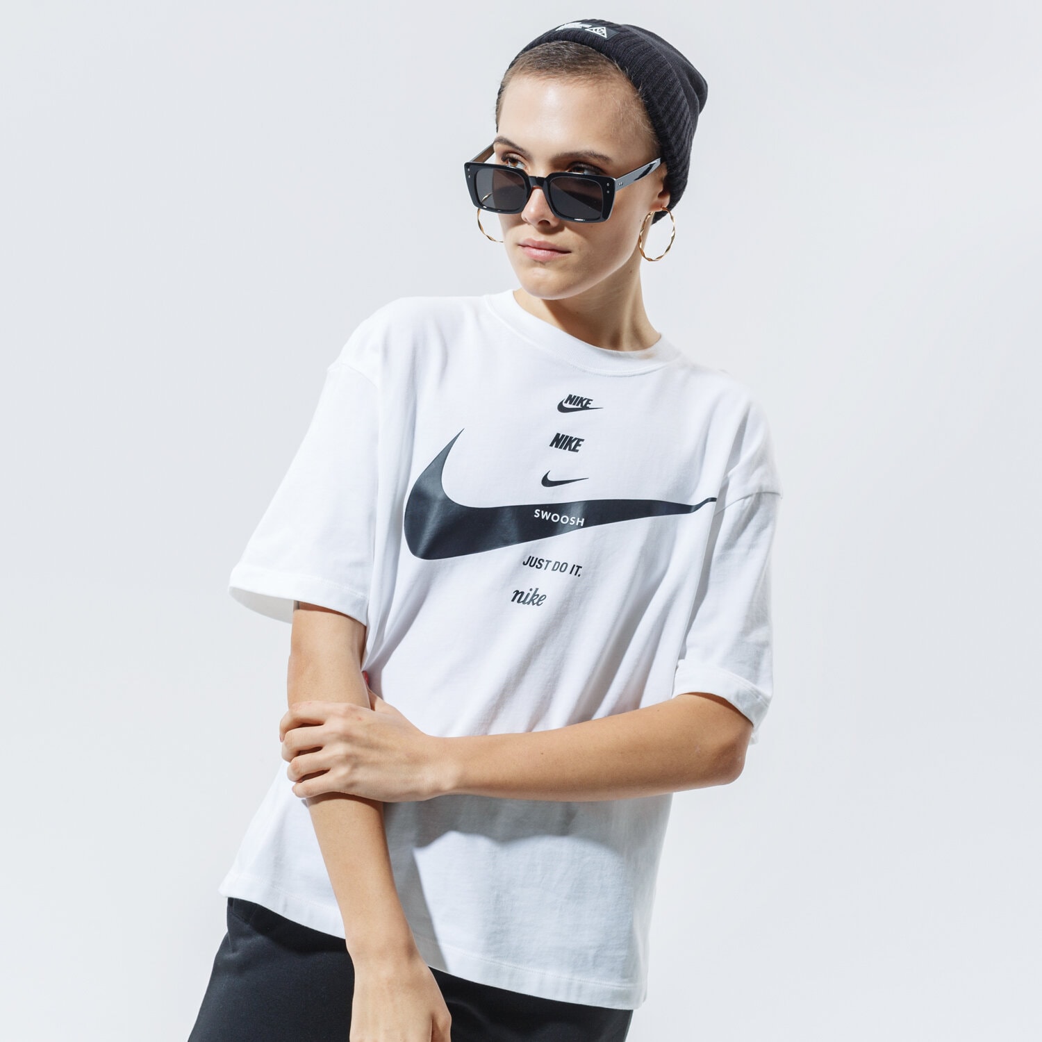 dámské tričko NIKE TRIČKO W NSW SWSH TOP SS CU5682-100 BÍLÁ