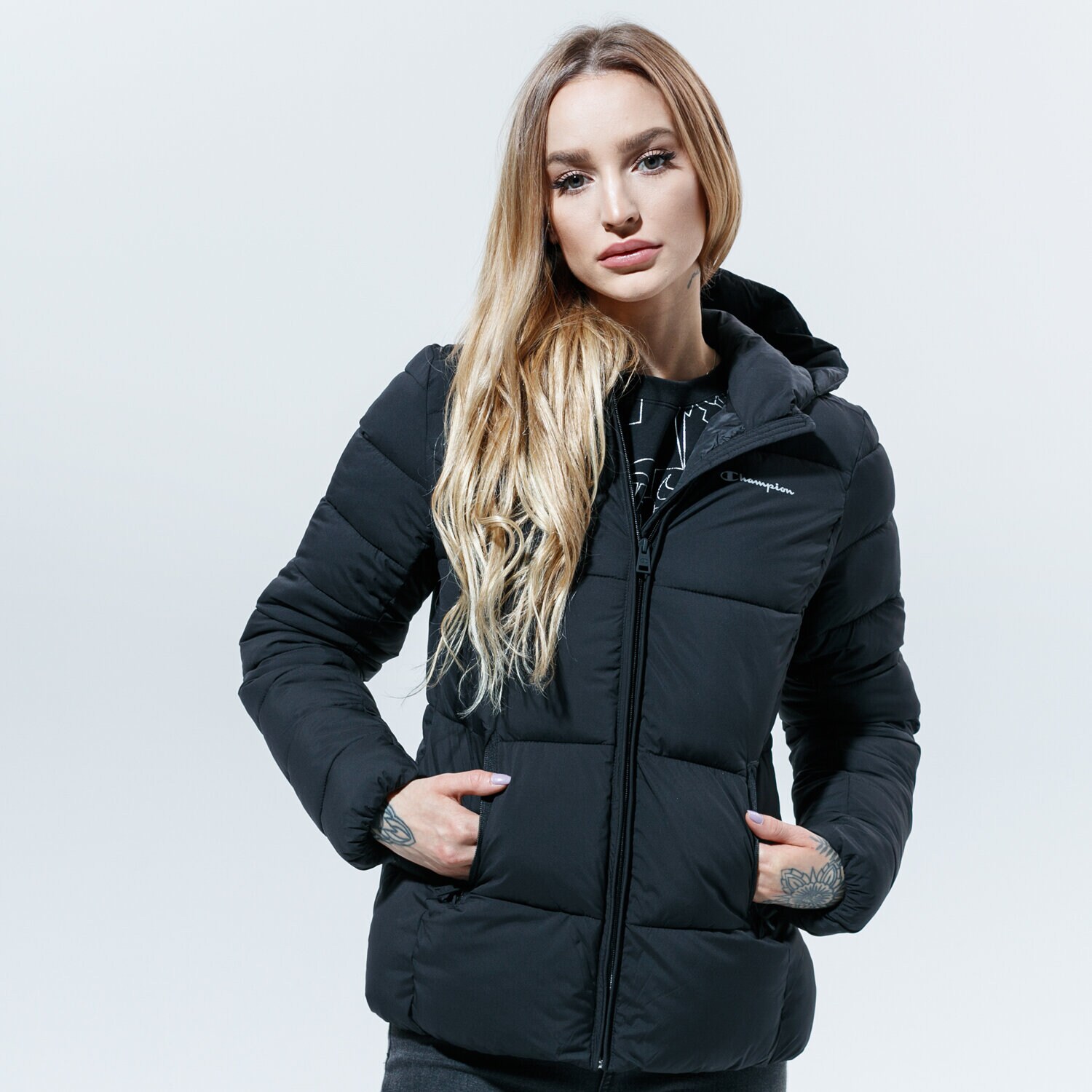 dámská zimní bunda CHAMPION BUNDA HOODED POLYFILLED JACKET REGULAR 113424KK001 ČERNÁ