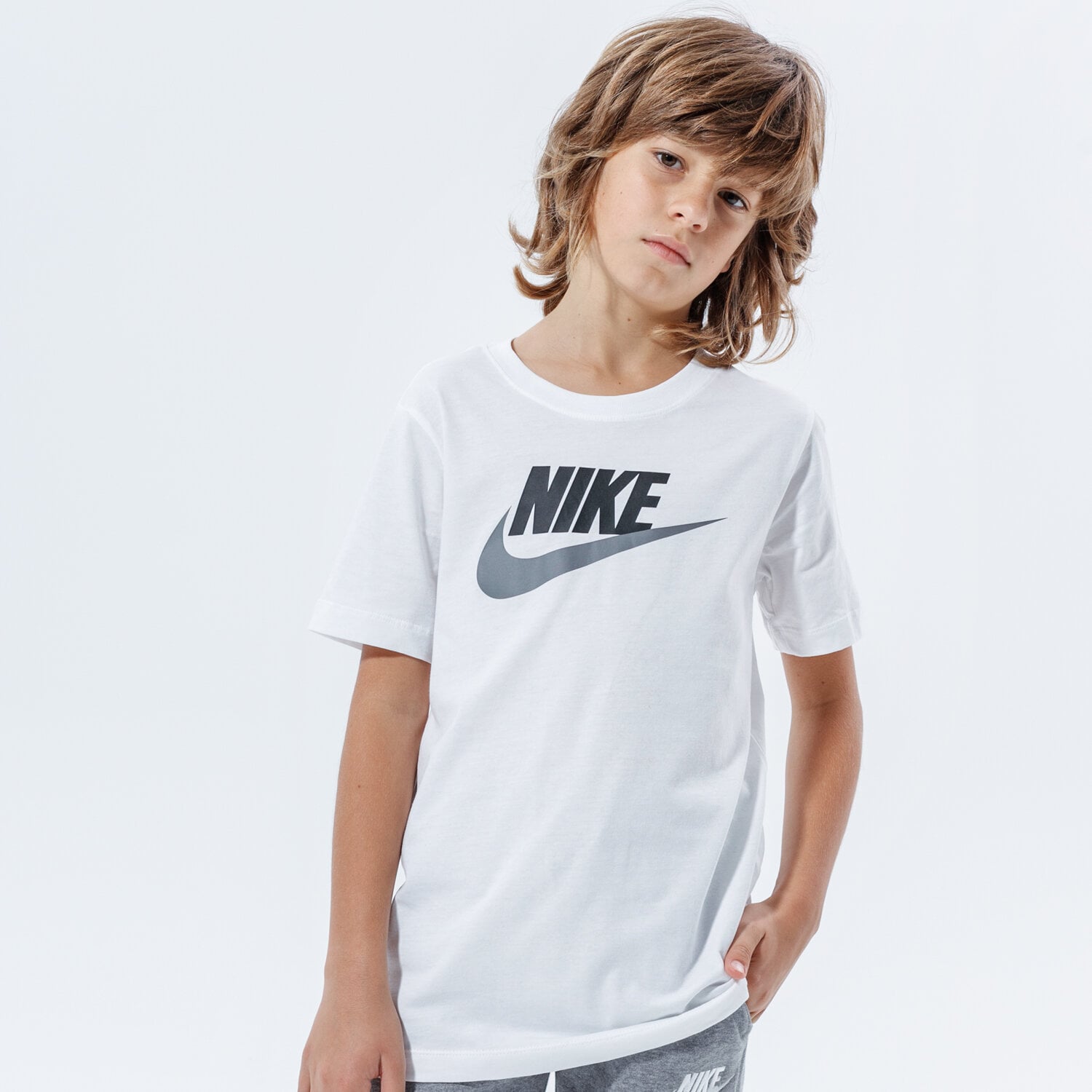 dětské tričko NIKE TRIČKO SPORTSWEAR AR5252-103 BÍLÁ