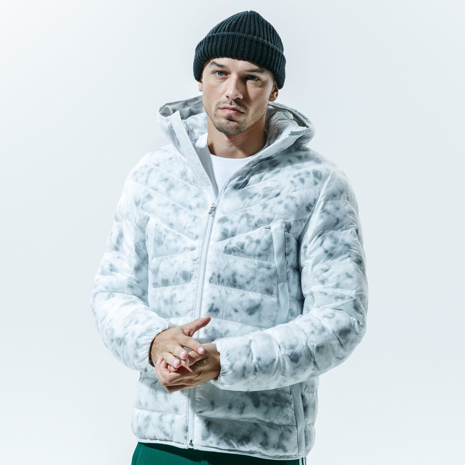 pánská zimní bunda NIKE BUNDA SYNTETICKÁ SPORTSWEAR DOWN-FILL CU7712-100 ŠEDÁ