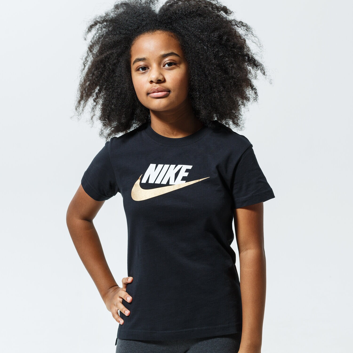 dětské tričko NIKE TRIČKO SPORTSWEAR AR5088-012 TMAVOMODRÁ