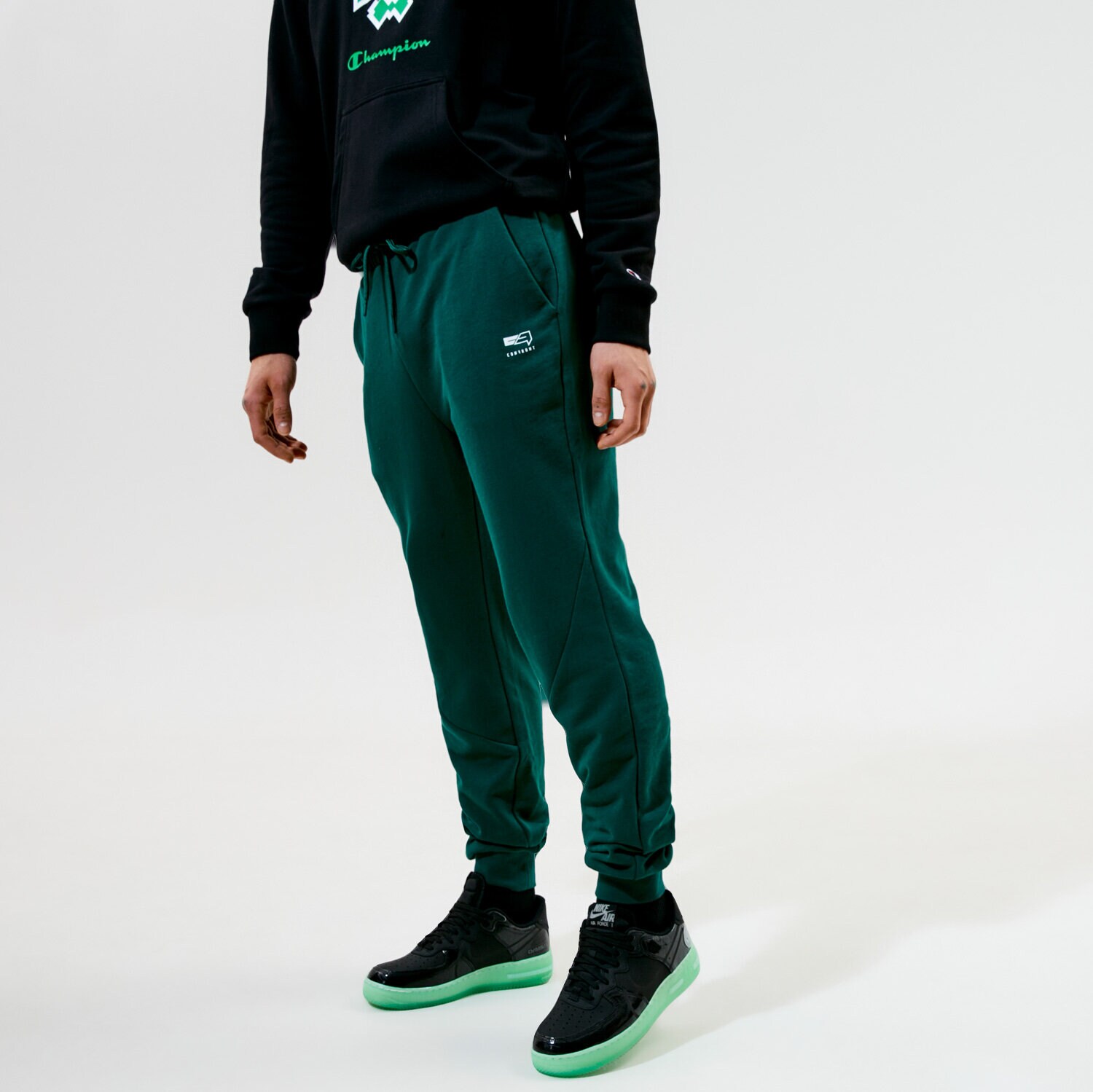 pánské kalhoty CONFRONT KALHOTY  ESSENTIAL PANTS CF320SPM30002 ZELENÁ