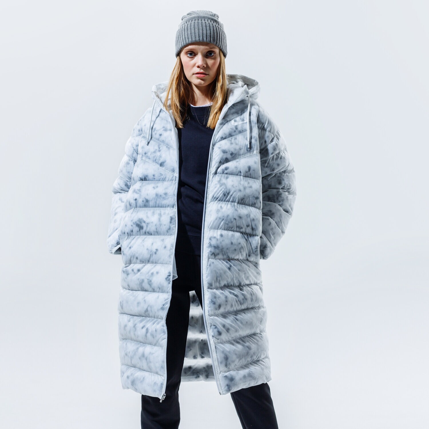dámská zimní bunda NIKE BUNDA PÉŘOVÁ SPORTSWEAR SYNTHETIC-FILL CZ1909-121 ŠEDÁ