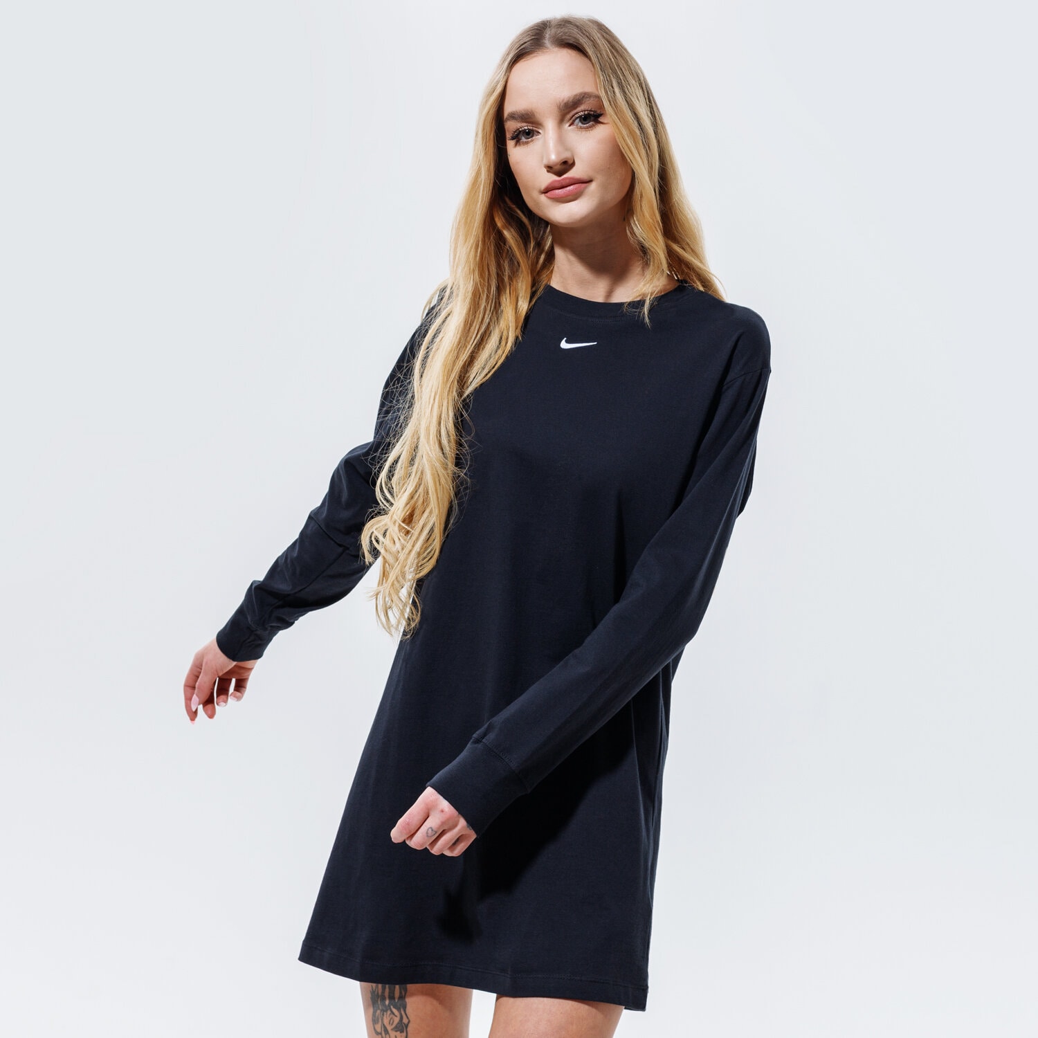 dámské šaty NIKE ŠATY SPORTSWEAR ESSENTIAL CU6509-010 ČERNÁ