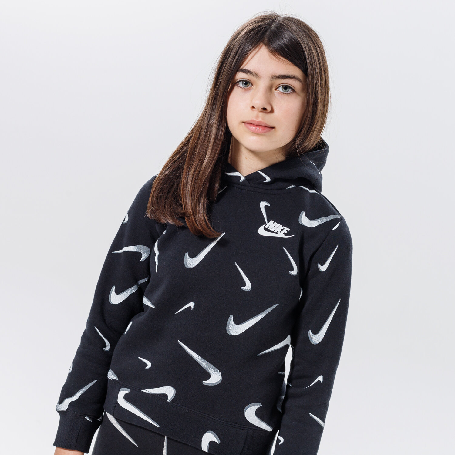 dětská mikina NIKE MIKINA S KAPUCÍ SPORTSWEAR GIRL DC3429-010 ČERNÁ