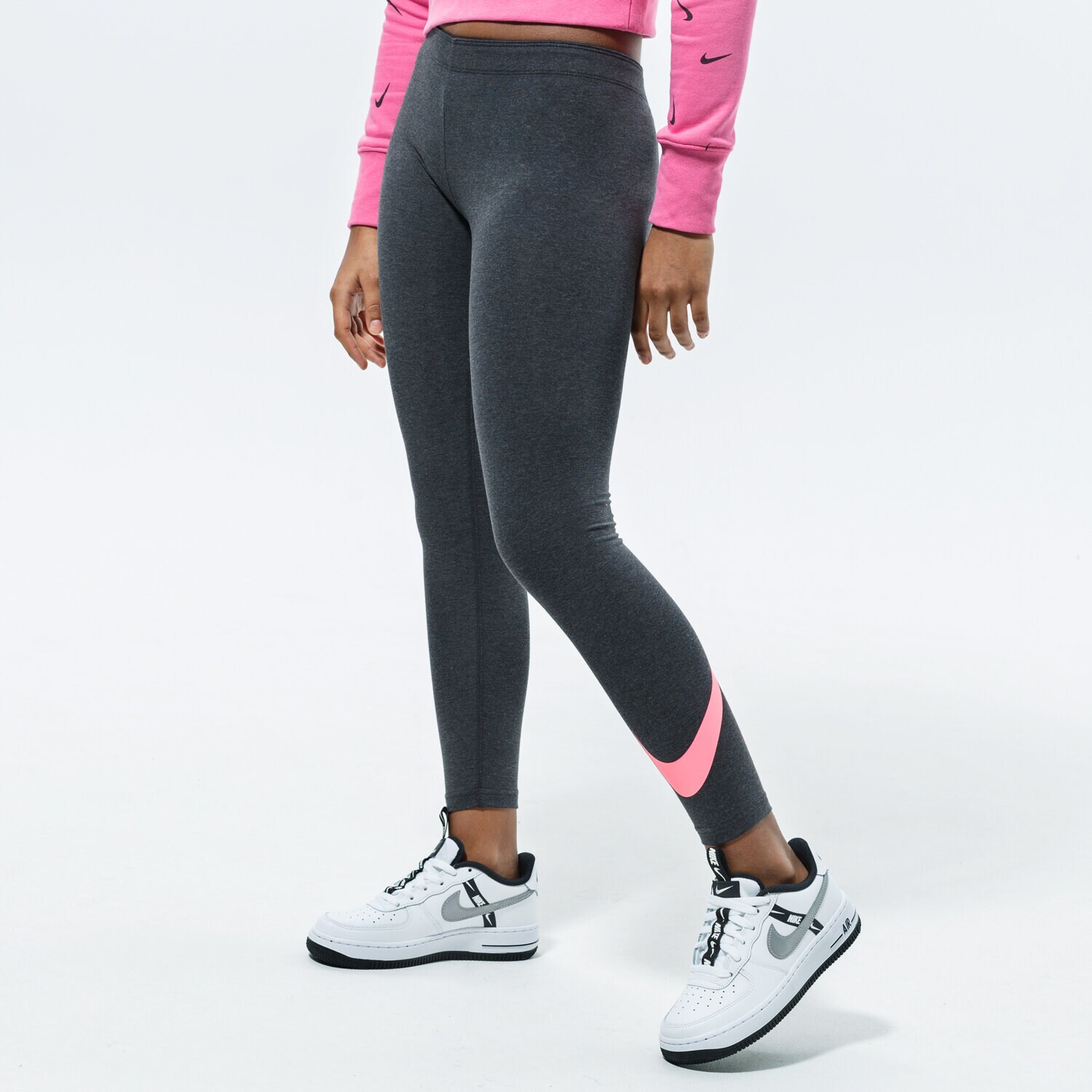 dětské kalhoty NIKE LEGGINGS SPORTSWEAR GIRL AR4076-032 ČERNÁ
