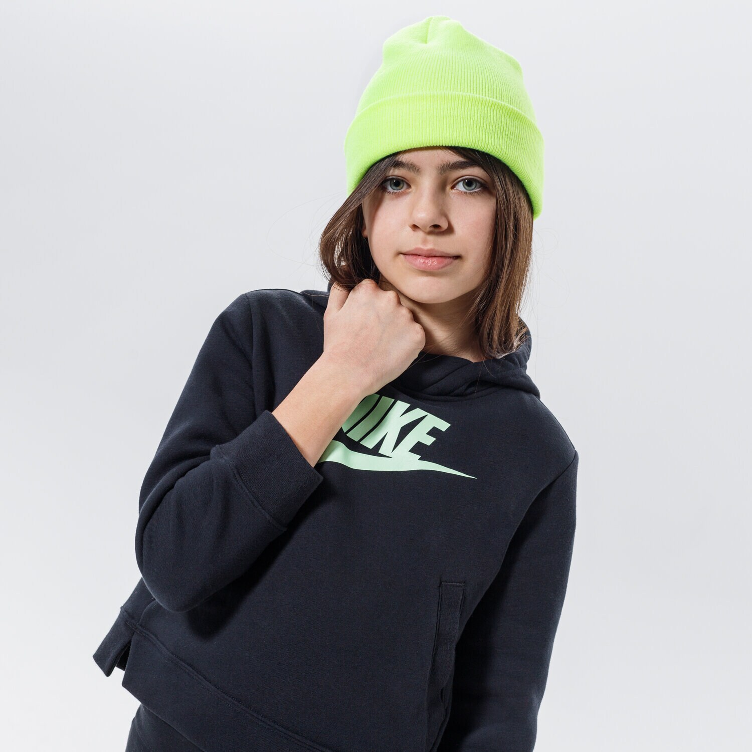 dětská mikina NIKE MIKINA S KAPUCÍ SPORTSWEAR GIRL DA5157-014 ČERNÁ