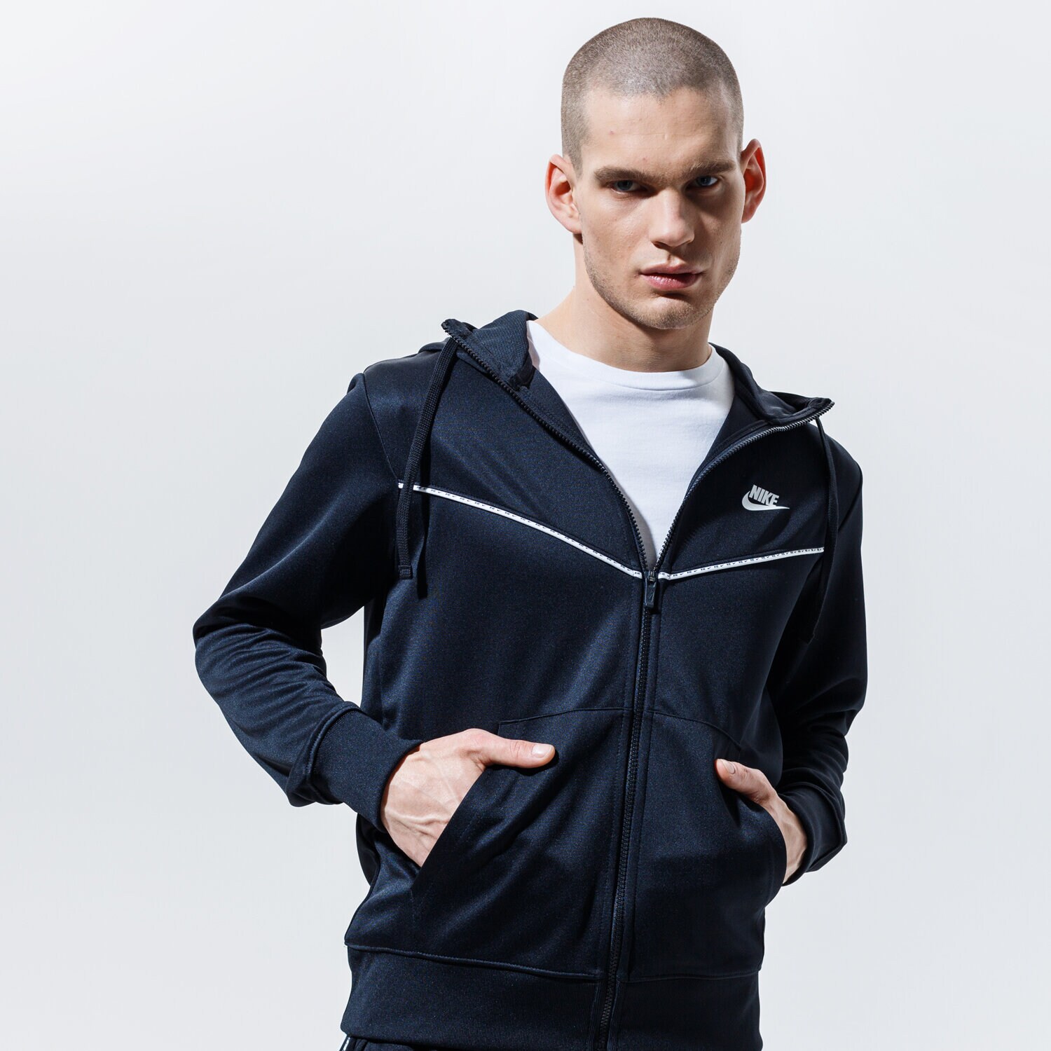 pánská mikina NIKE MIKINA S KAPUCÍ SPORTSWEAR CZ7822-010 ČERNÁ