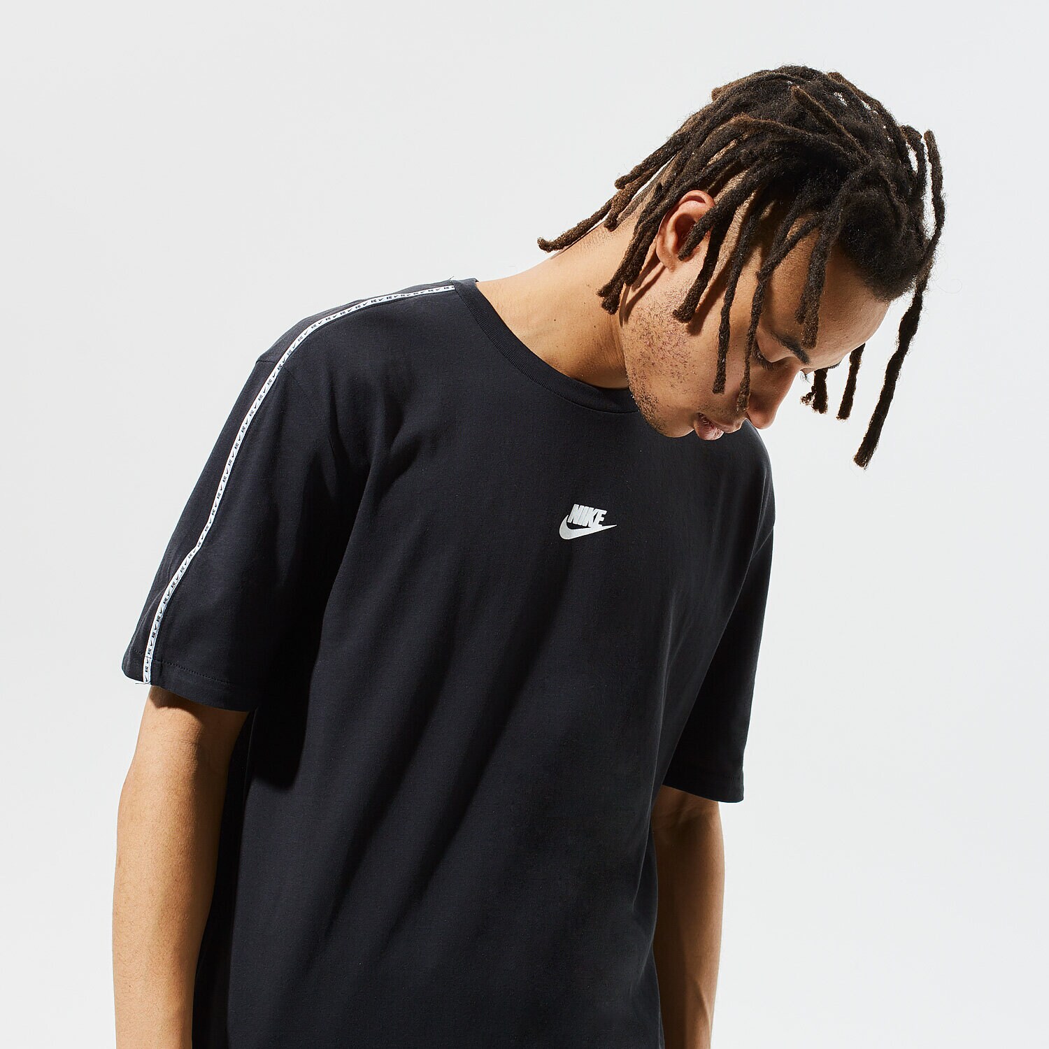 pánské tričko NIKE TRIČKO SPORTSWEAR CZ7825-010 ČERNÁ