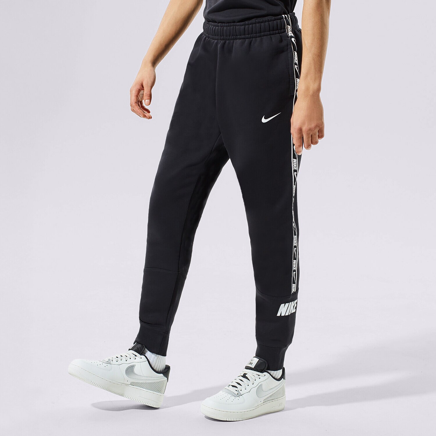 pánské kalhoty NIKE KALHOTY  M NSW REPEAT FLC JGGR BB DC0719-011 ČERNÁ