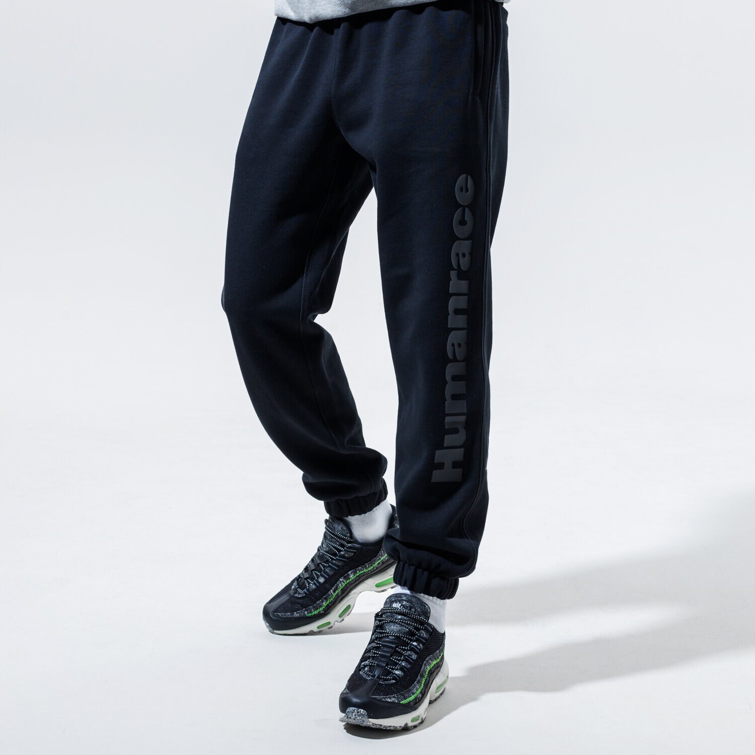 pánské kalhoty ADIDAS KALHOTY  PHARRELL BF SWEATPANT GL2120 ČERNÁ