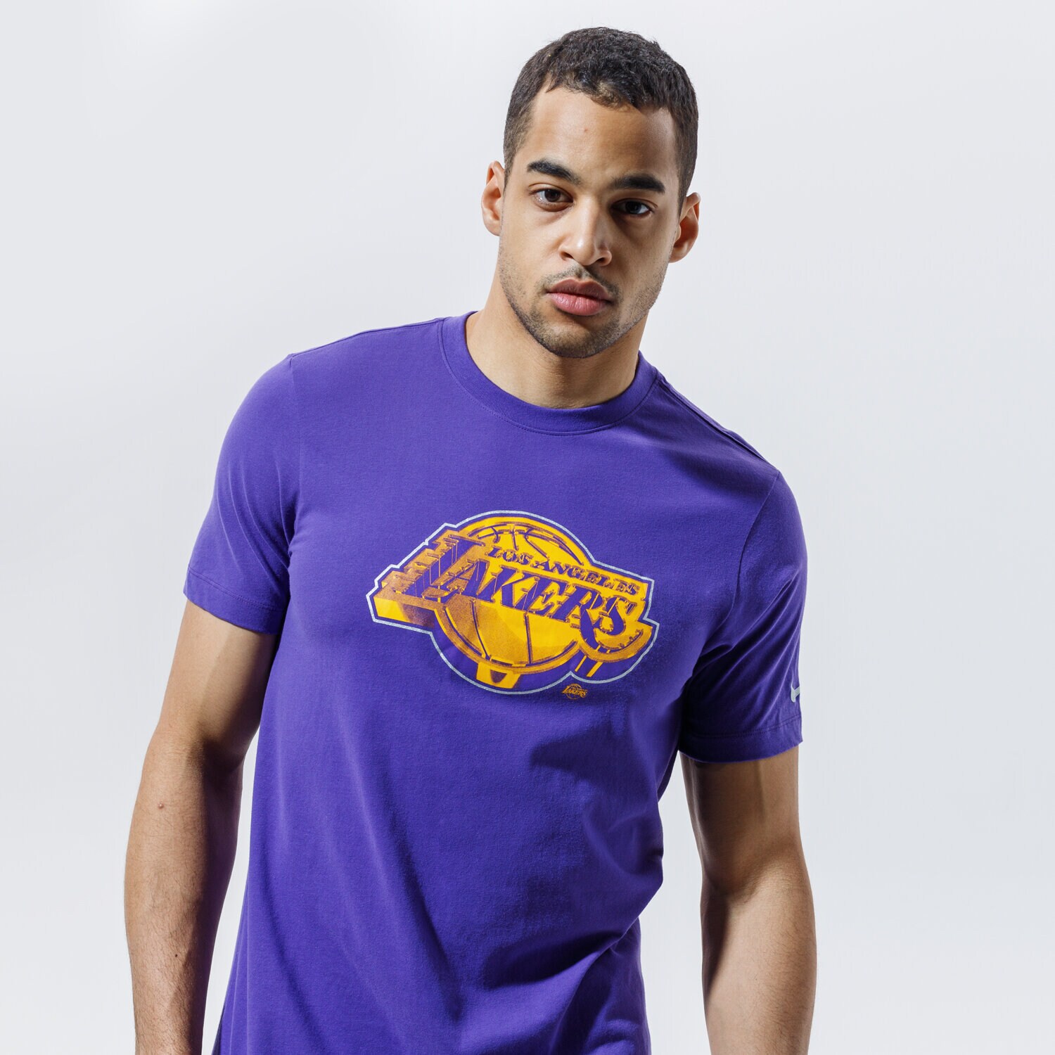 pánské tričko NIKE TRIČKO LOS ANGELES LAKERS TEE EARNED EDITION NBA CZ7273-547 FIALOVÁ