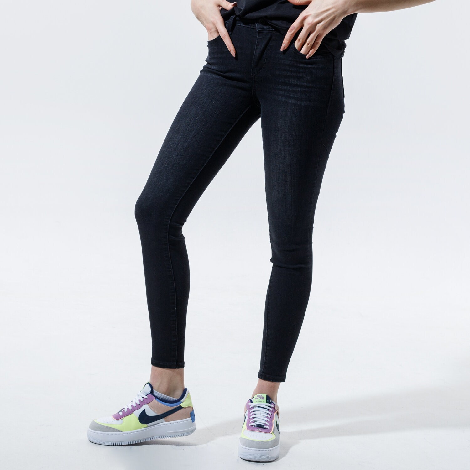 dámské kalhoty LEVI'S 710 SUPER SKINNY JEANS  17778-0421 ČERNÁ