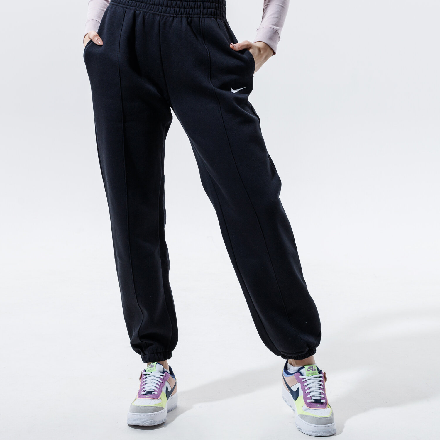 dámské kalhoty NIKE KALHOTY  SPORTSWEAR ESSENTIAL FLEECE BV4089-010 ČERNÁ