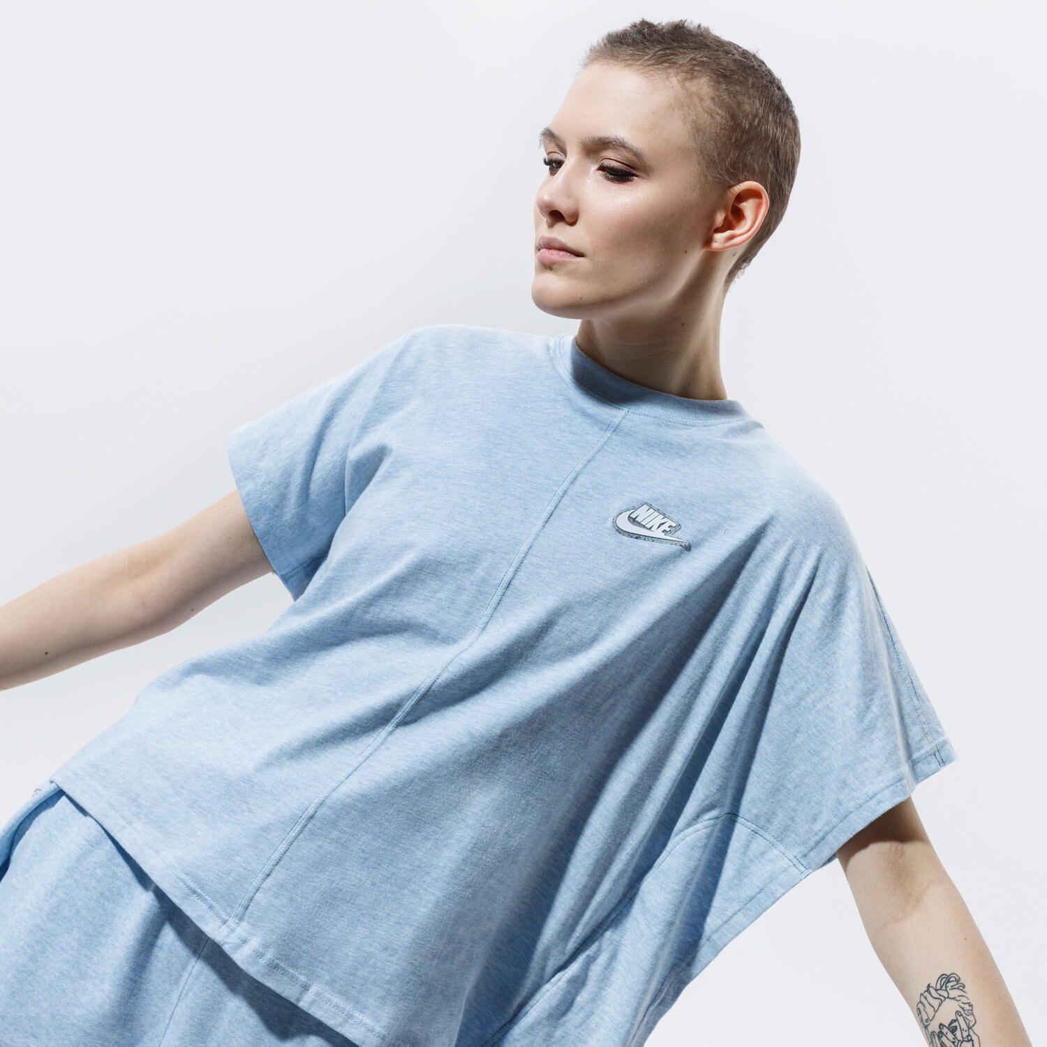 dámské tričko NIKE TRIČKO SPORTSWEAR CZ8355-440 MODRÁ