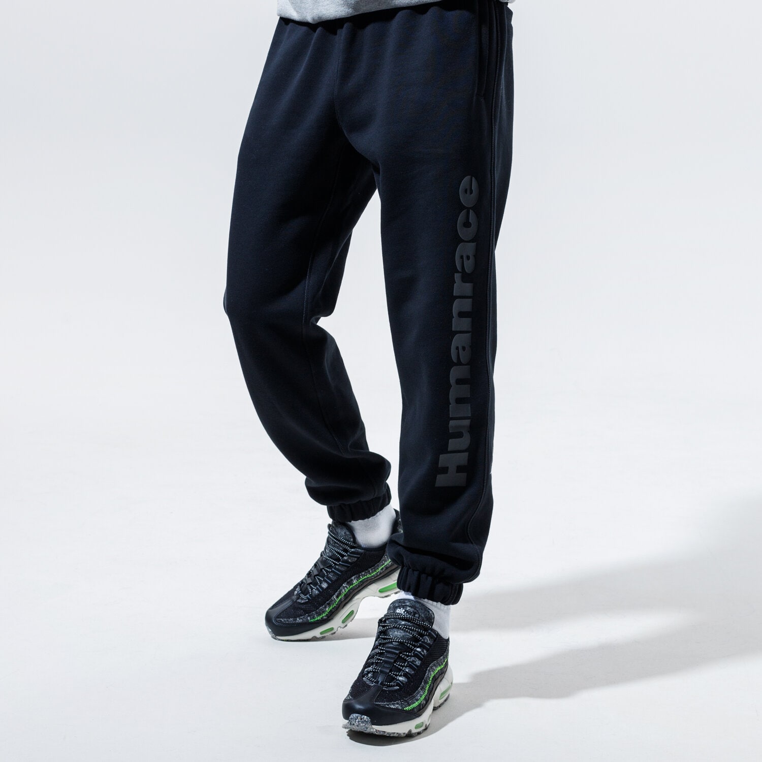 pánské kalhoty ADIDAS KALHOTY  PHARRELL BF SWEATPANT GL2120 ČERNÁ