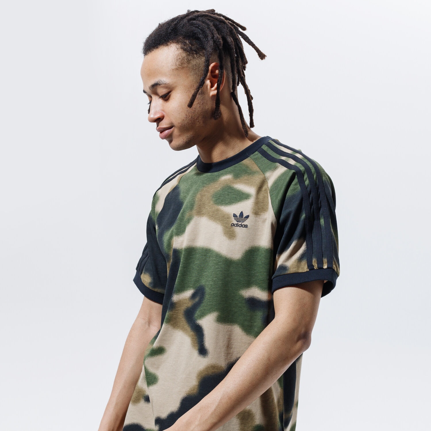 pánské tričko ADIDAS TRIČKO CAMO AOP CALI T GN1882 KHAKI