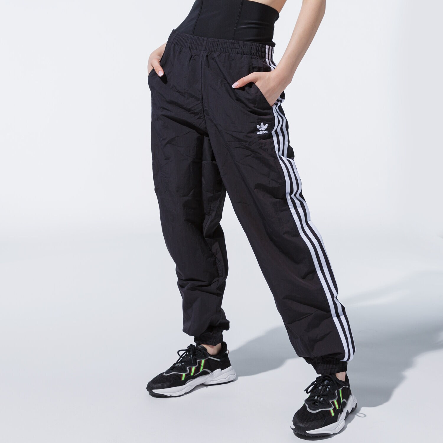 dámské kalhoty ADIDAS KALHOTY  FSH TRACKPANTS GN2868 ČERNÁ