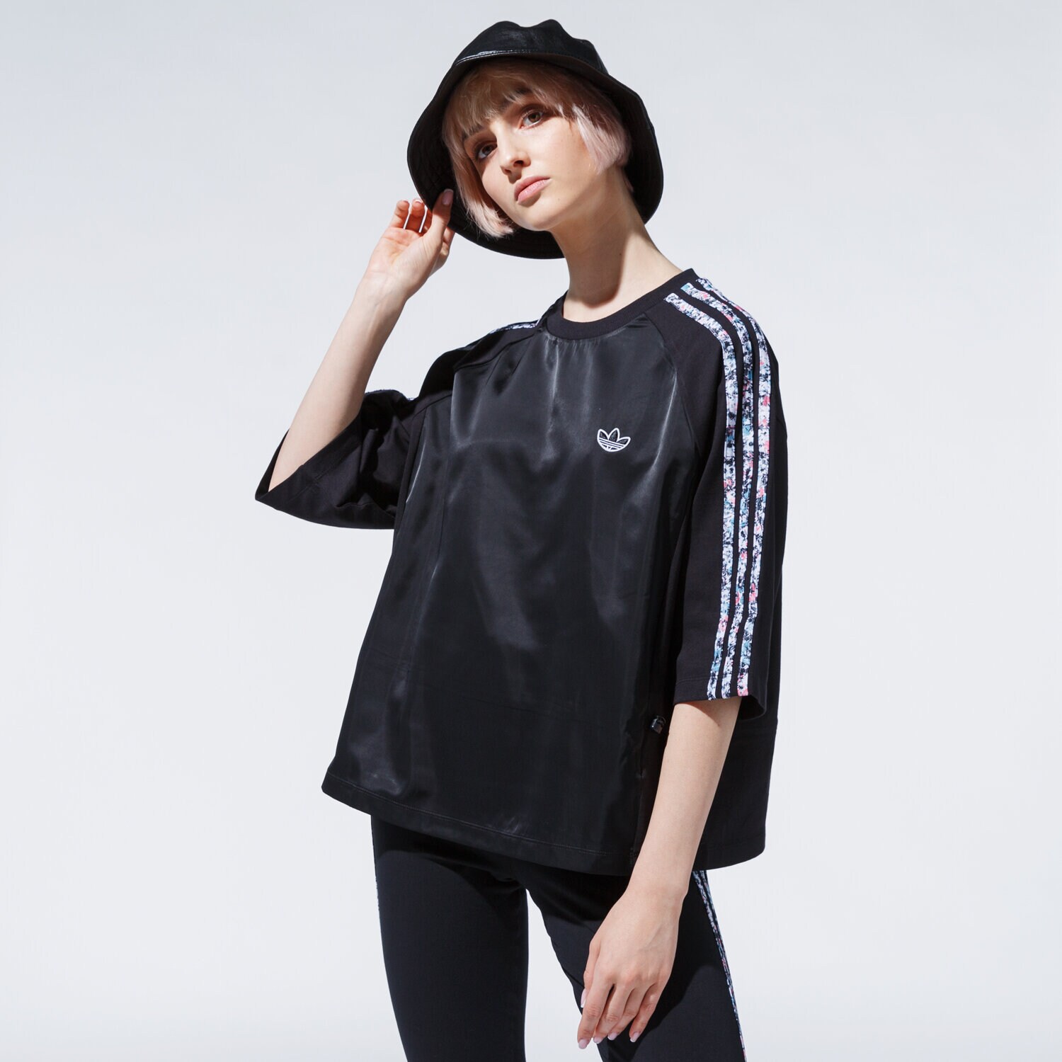 dámské tričko ADIDAS TRIČKO BOXY TRIČKO GN3118 ČERNÁ