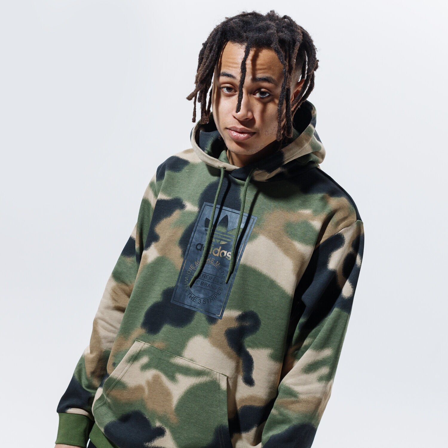 pánská mikina ADIDAS  MIKINA S KAPUCÍ CAMO AOP HOODIE GN1879 KHAKI