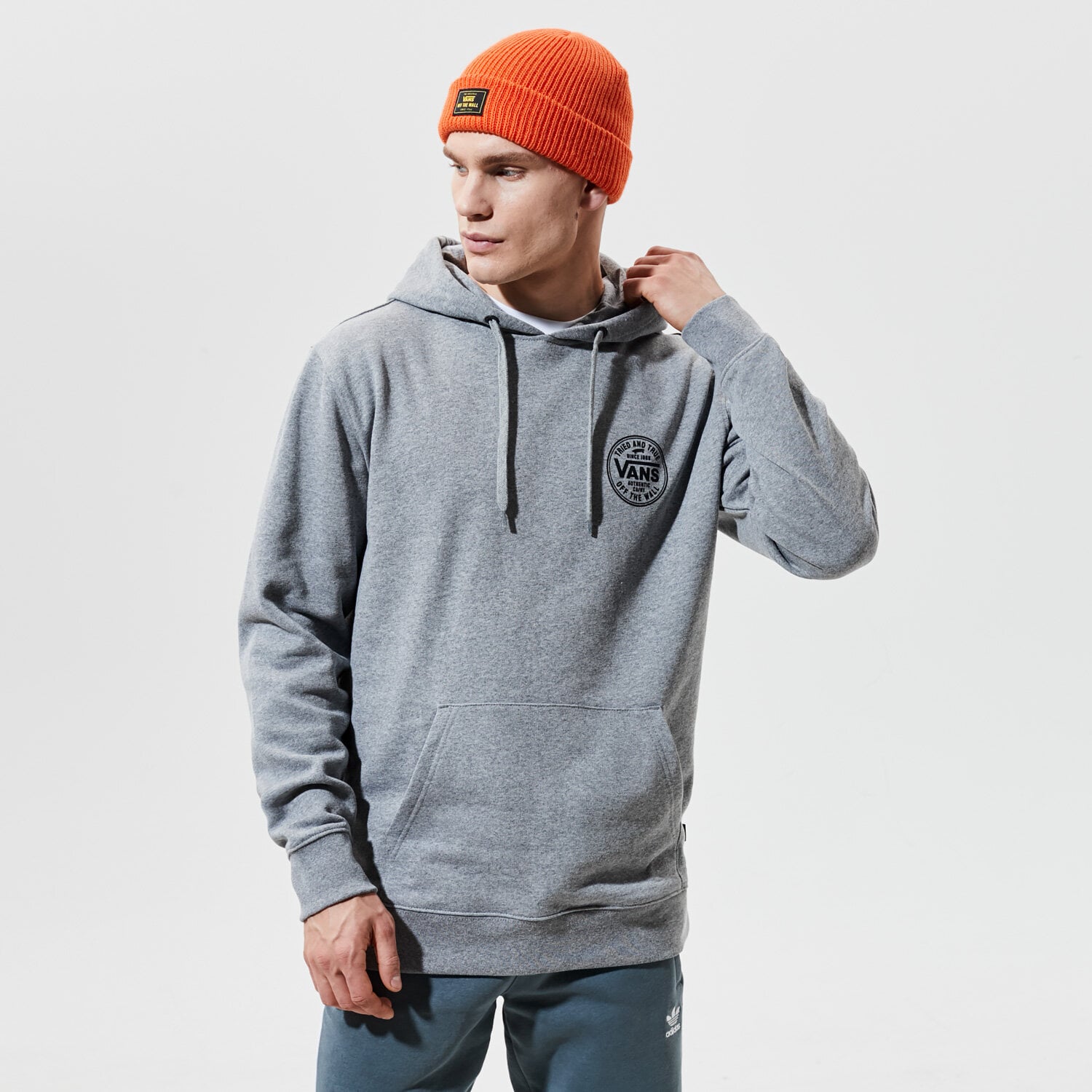 pánská mikina VANS MIKINA S KAPUCÍ MN TRIED AND TRUE PO CEMENT HEATHER VN0A54AZ02F1 ŠEDÁ