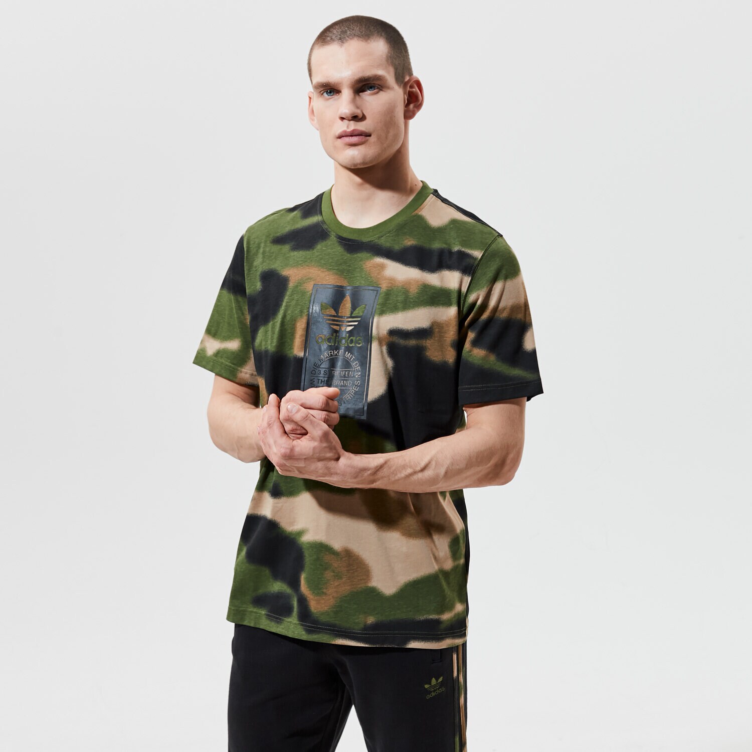 pánské tričko ADIDAS TRIČKO CAMO AOP TONGUE GN1863 KHAKI