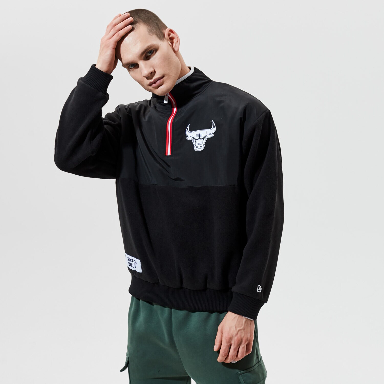 pánská mikina NEW ERA FLEECE MIKINA NBA 1/4 ZIP FLEECE BULLS CHICAGO BULLS 12553332 ČERNÁ