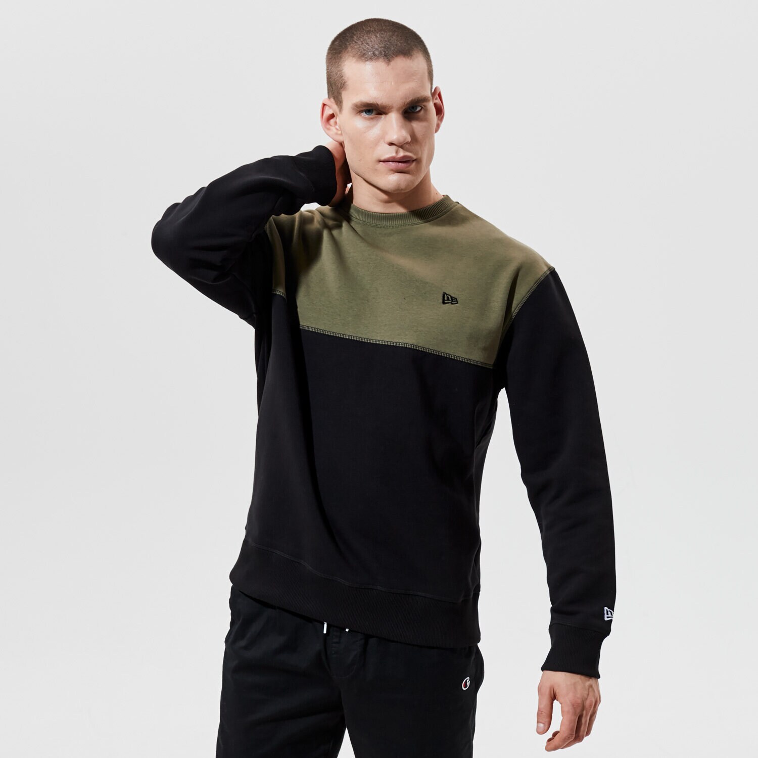 pánská mikina NEW ERA MIKINA NEW ERA OUTDOOR UTILITY CREW NECK NEW ERA BLK 12590876 KHAKI
