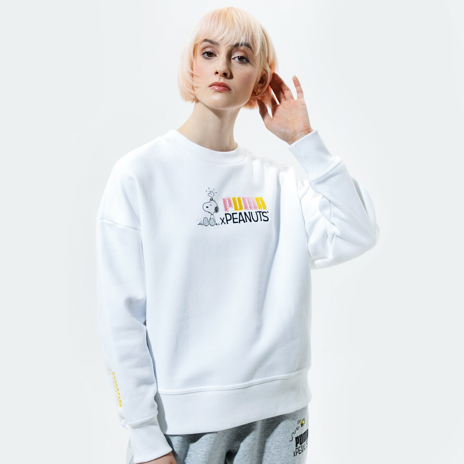 dámská mikina PUMA MIKINA PUMA X PEANUTS W CREW 53115902 BÍLÁ