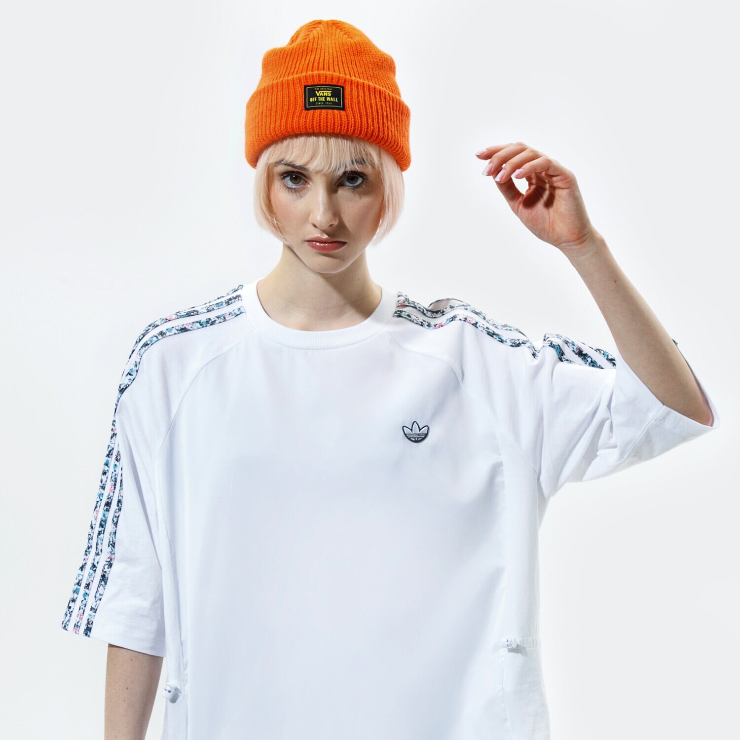 dámské tričko ADIDAS TRIČKO BOXY TRIČKO GN3119 BÍLÁ