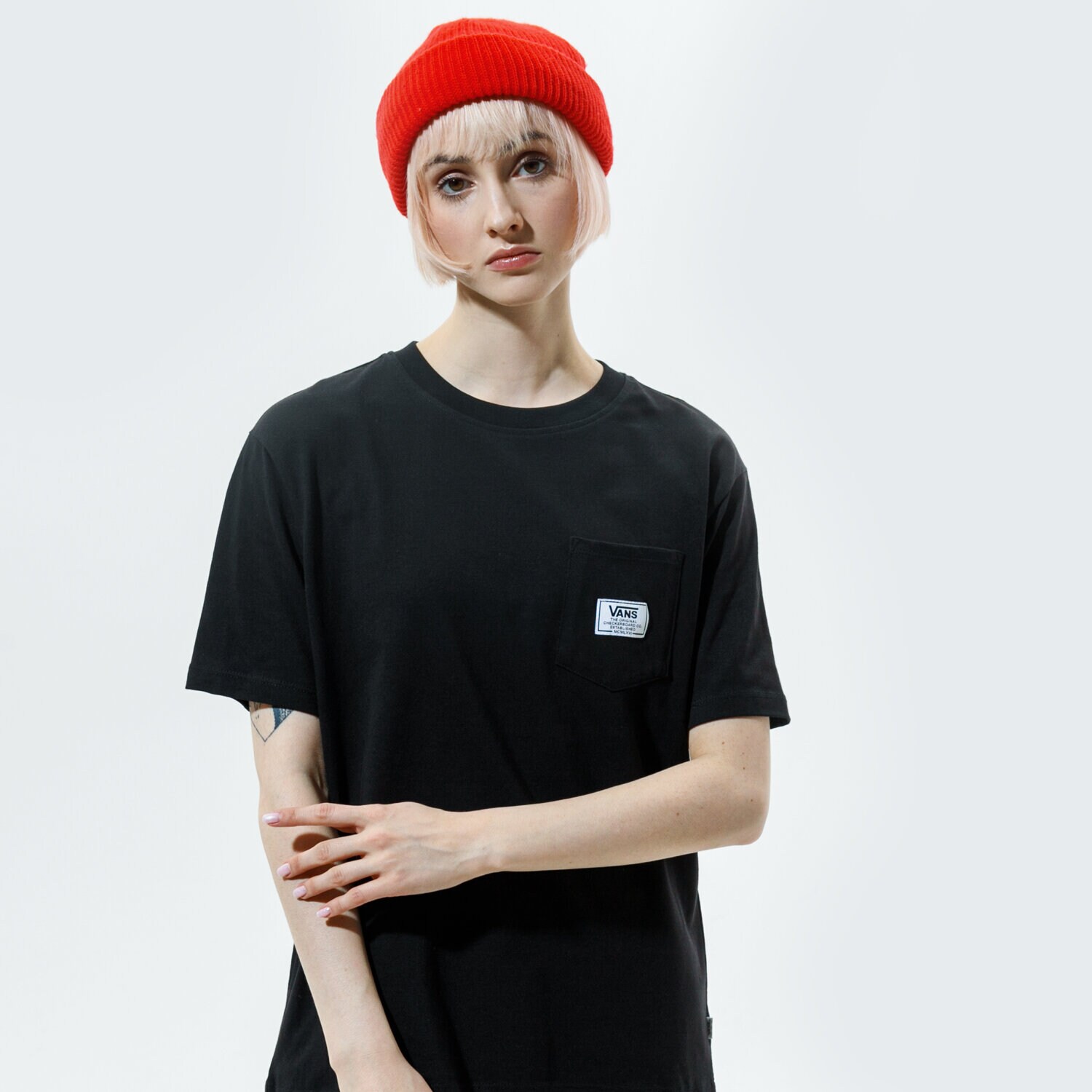 dámské tričko VANS TRIČKO WM WOVEN PATCH POCKET BLACK VN0A5I8FBLK1 ČERNÁ