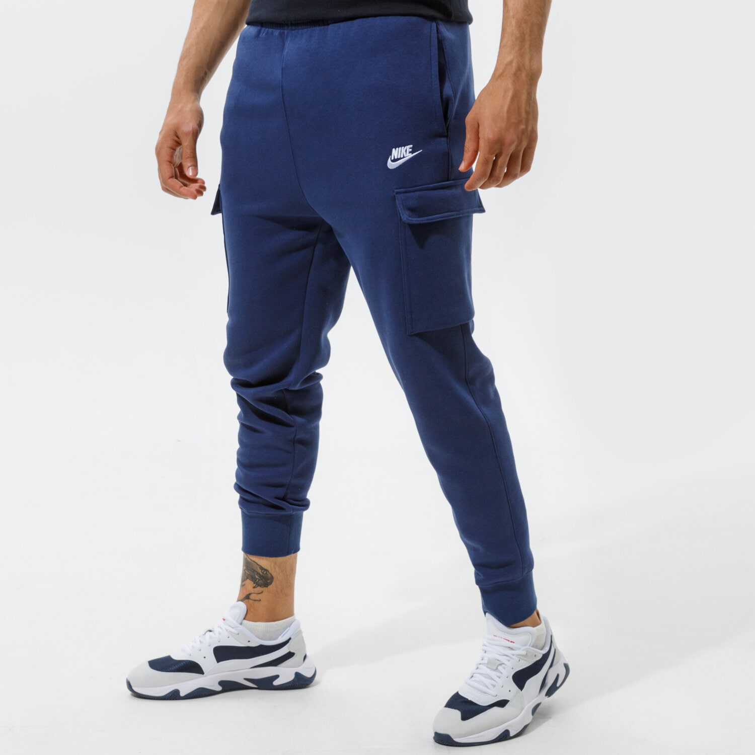 pánské kalhoty NIKE KALHOTY  SPORTSWEAR CLUB FLEECE CARGO CD3129-410 TMAVOMODRÁ