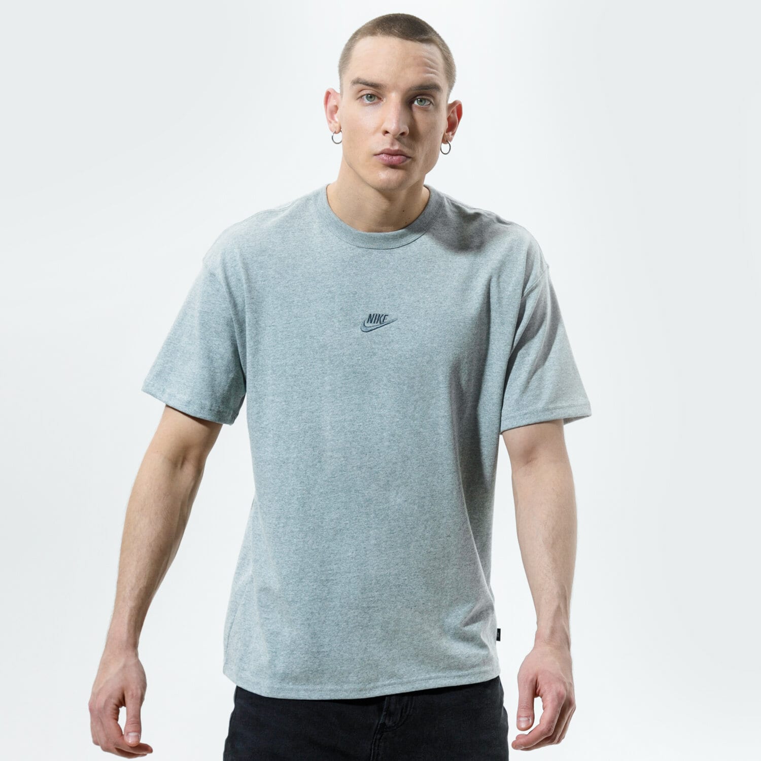 pánské tričko NIKE TRIČKO SPORTSWEAR DB3193-063 ŠEDÁ
