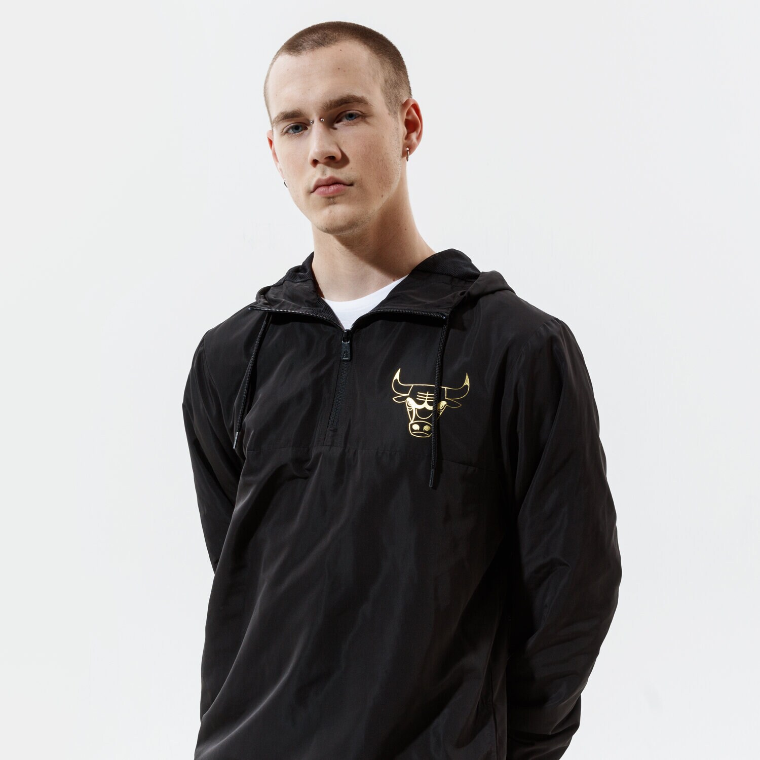 Přechodná bunda pánská (podzimní, jarní) NEW ERA BUNDA NEW ERA METALIC BULLS CHICAGO BULLS BLK 12590863 ČERNÁ