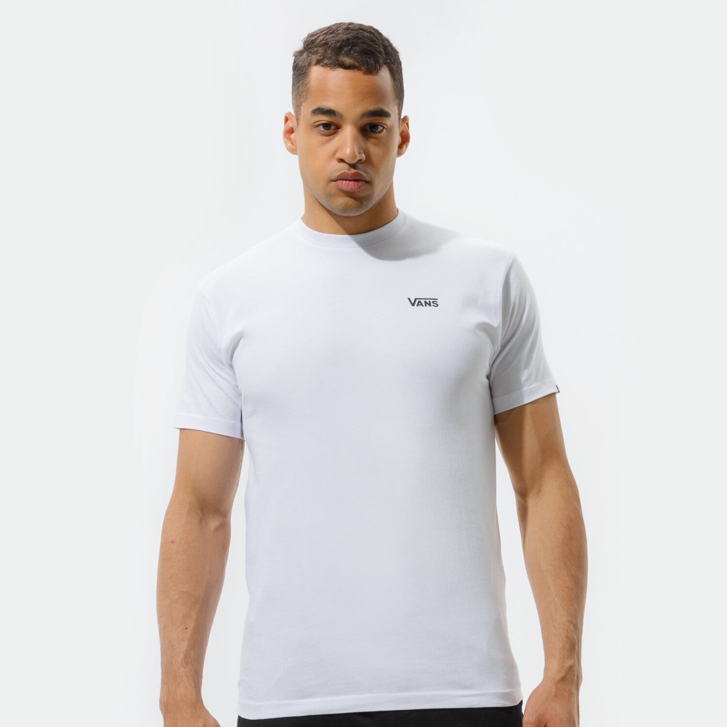 pánské tričko VANS TRIČKO LEFT CHEST LOGO PLUS SS VN0A54TFWHT1 BÍLÁ