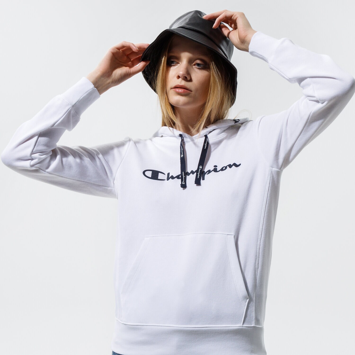 dámská mikina CHAMPION MIKINA S KAPUCÍ HOODED SWEATSHIRT 112580WW001 BÍLÁ