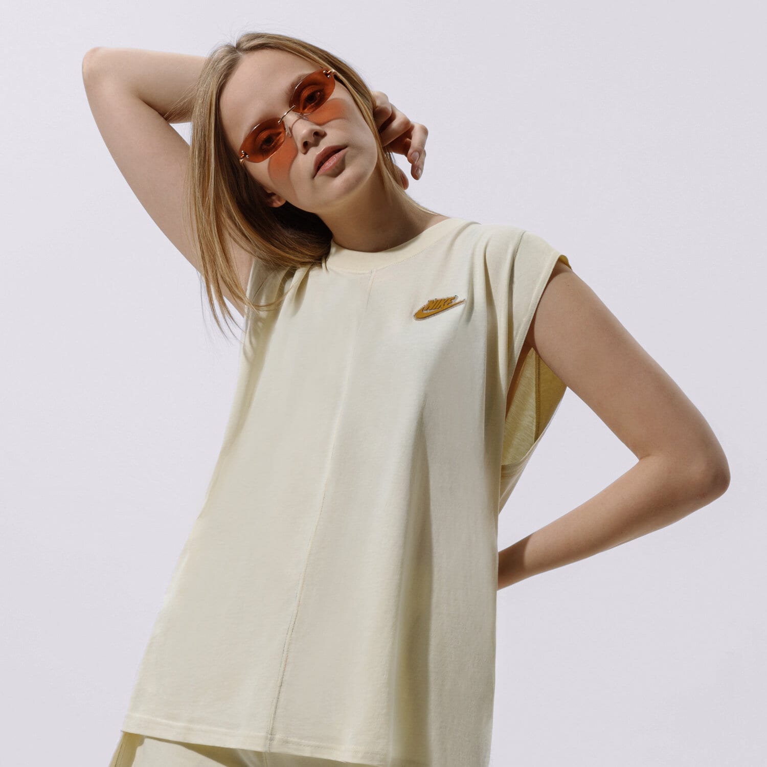 dámské tričko NIKE TRIČKO W NSW TOP EARTH DAY CZ9251-113 BÉŽOVÁ