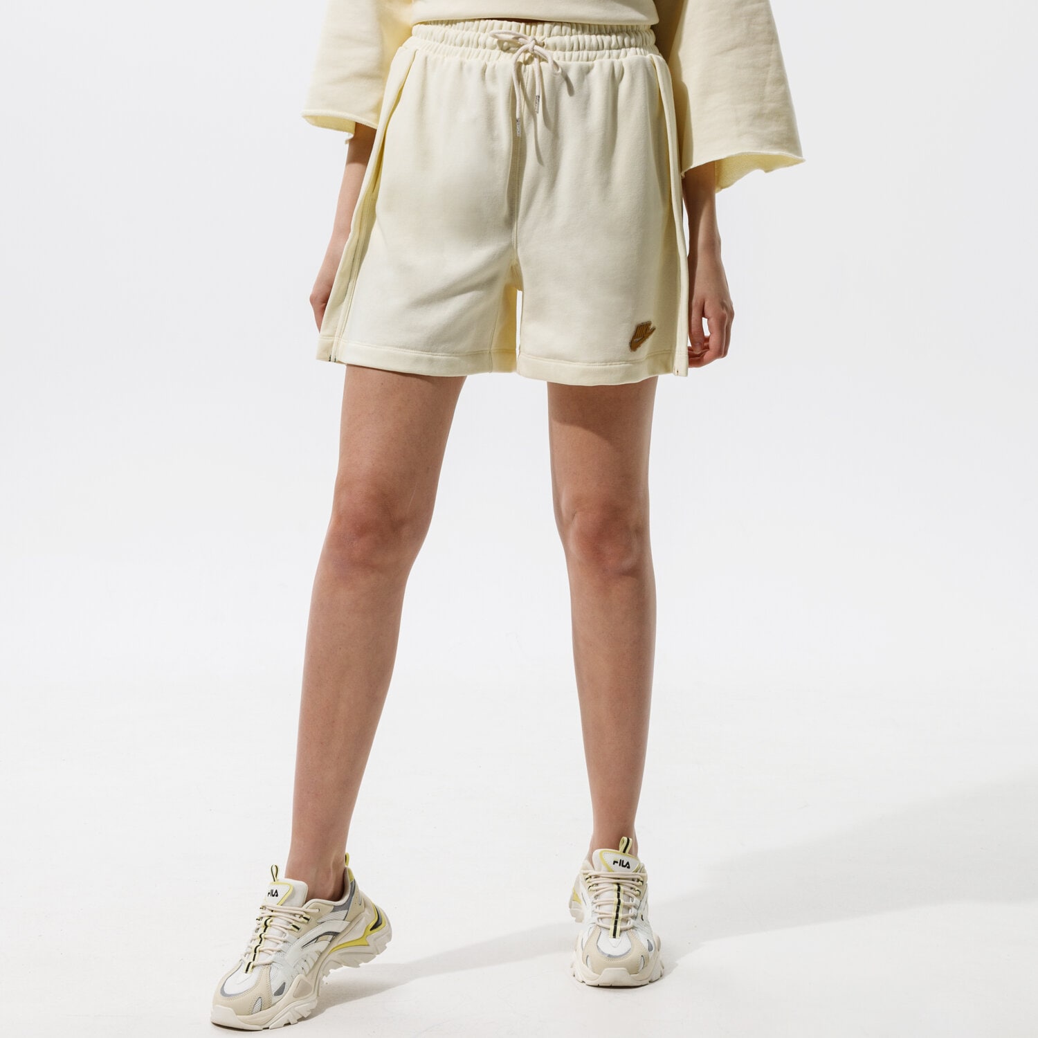 dámské kraťasy NIKE ŠORTKY  W NSW SHORT EARTH DAY FT CZ9249-113 BÉŽOVÁ