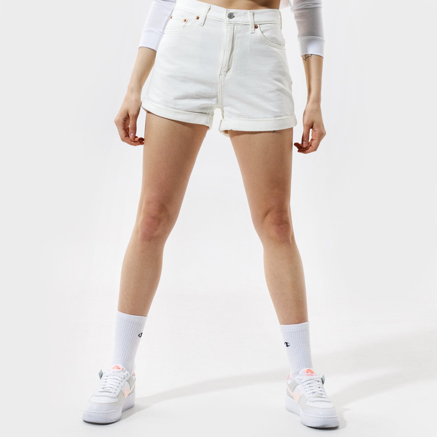 dámské kraťasy LEVI'S KALHOTY  MOM A LINE SHORT 2 16888-0006 BÍLÁ